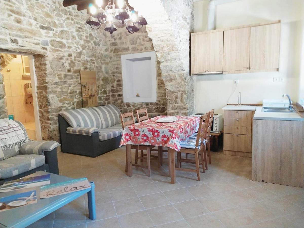 Traditional Family House, Ground Floor With Yard Koronos Luaran gambar