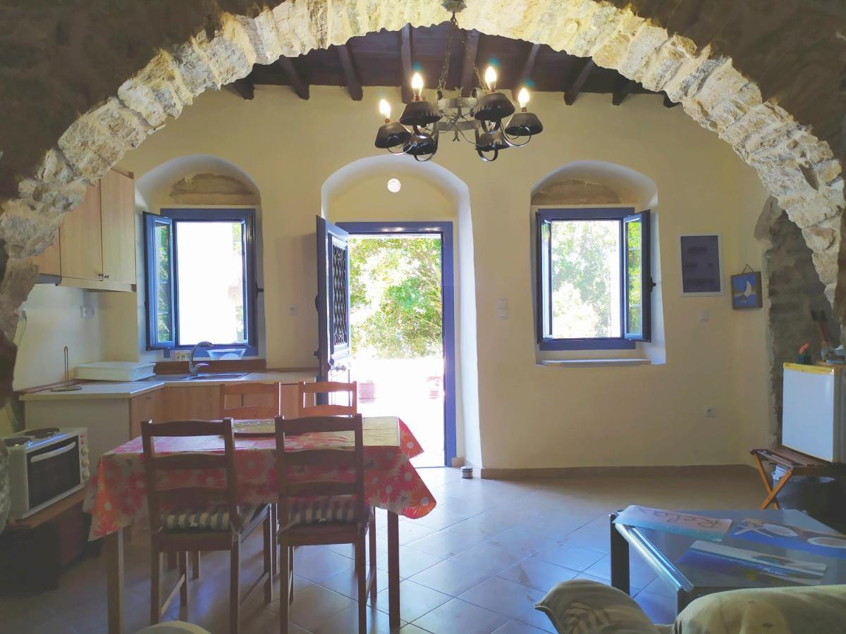 Traditional Family House, Ground Floor With Yard Koronos Luaran gambar